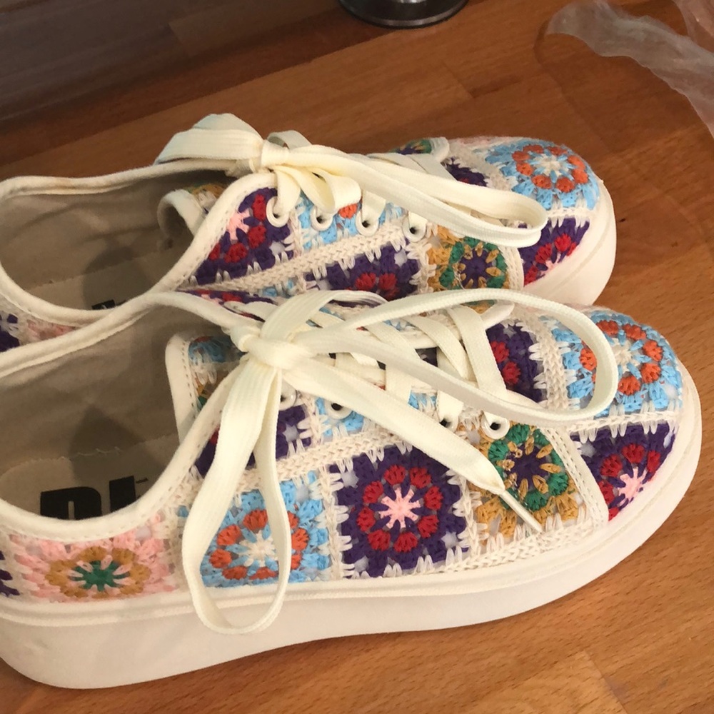 Dirty laundry Colorful Crochet Women's Sneakers new - Picture 7 of 8